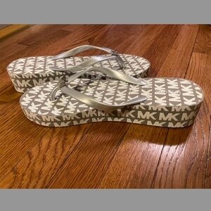 Michael Kors Women's Sandals Wedge Flip Flop All Over Logo Silver & White